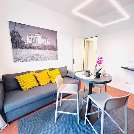 Private Terrace Cozy Flat Near Center 公寓