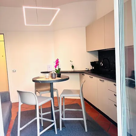 Private Terrace Cozy Flat Near Center 公寓 *