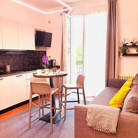 Private Terrace Cozy Flat Near Center 公寓